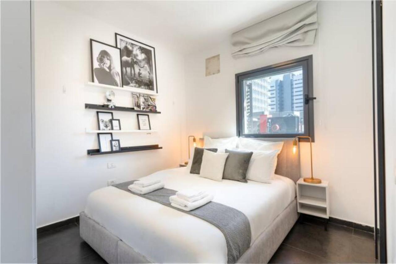 Our Place Apartments & A Luxury Triplex On Rothschild Ave - Families Only Tel Aviv Bagian luar foto